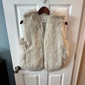 Gap faux fur vest ivory cream/beige color - Size XS